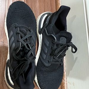 BLACK ULTRABOOSTS!